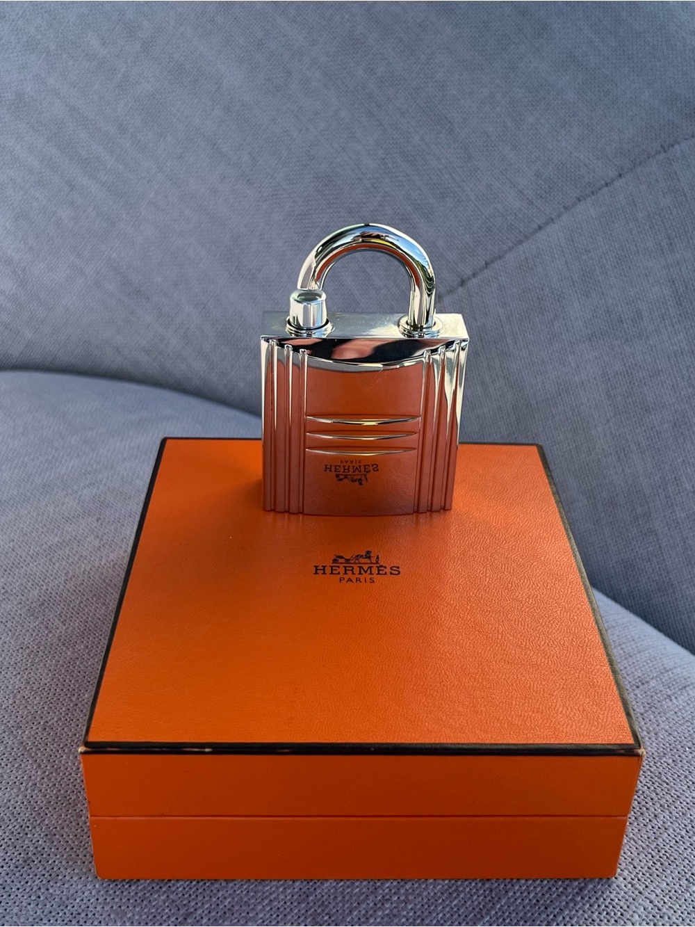 Hermès Cadenas Kelly Caleche 24 Faubourg Refillable Perfume Spray - Picture 6 of 9